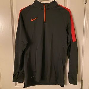 Women’s Nike Soccer Pull Over